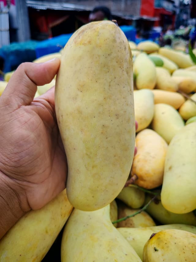 Banana (ব্যানানা আম)